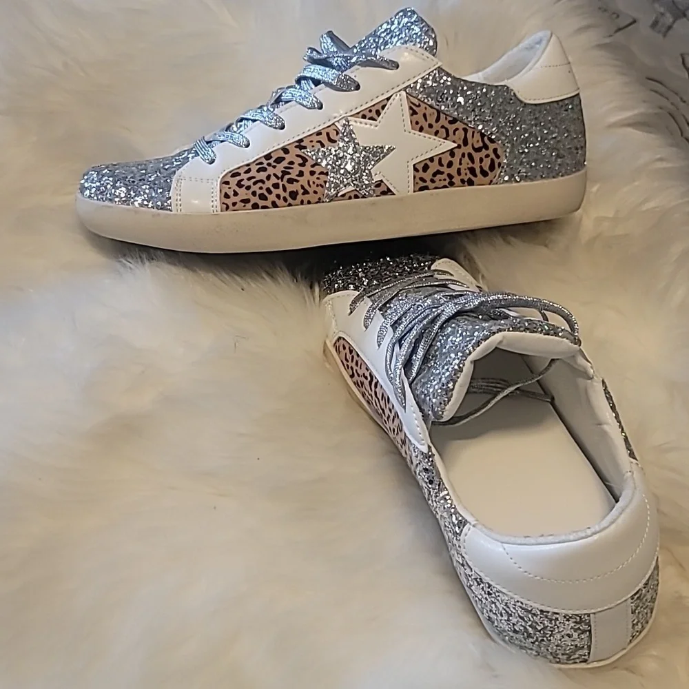 π€JUST FAB ZAYLEE SNEAKERS π€ - Picture 9 of 9